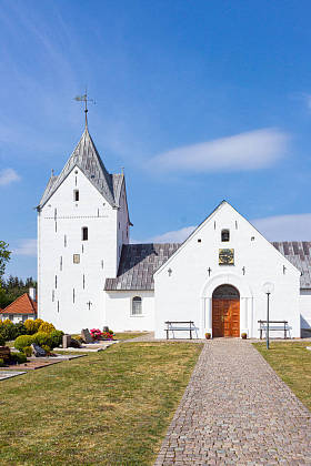 Sankt Clemens Church座落在Romo岛上