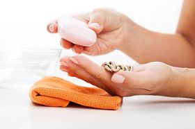 清洗首饰的方式图片