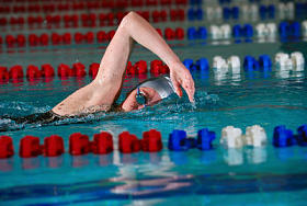 Women swimming in the Indoor public security regulations use crawl