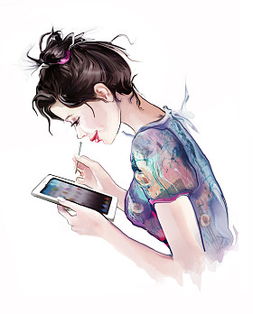 使用智能手机的触摸屏的黑发女孩