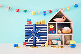犹太假日的宗教形象Hanukkah背景，有纺面和甜甜圈