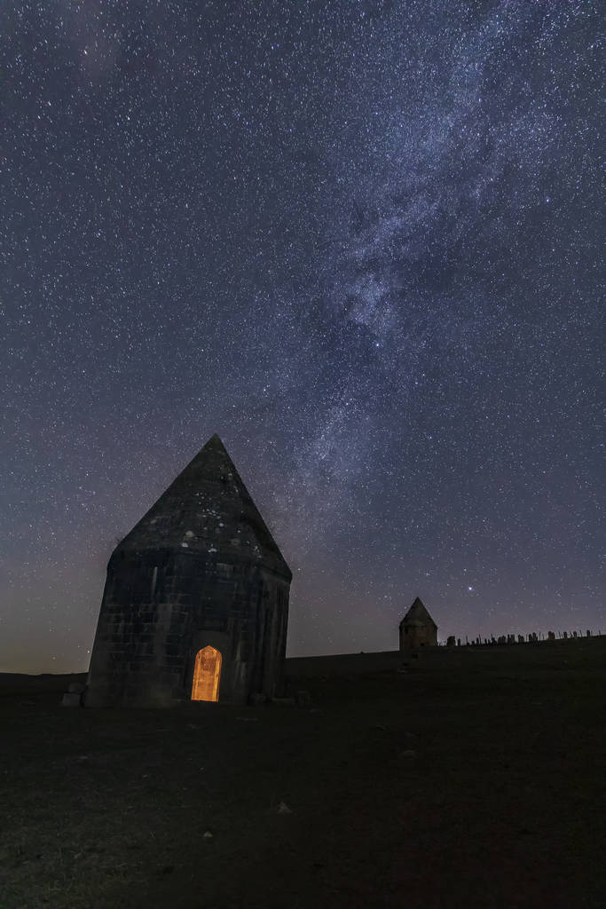 卡拉哈纳被毁的古代陵墓之