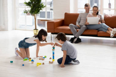 快乐兄弟姊妹楼建筑商塔.图片