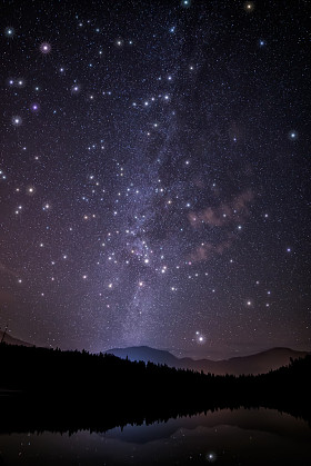 与银河系巨大闪烁的星星