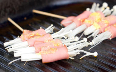 金針菇培根上烤.照片