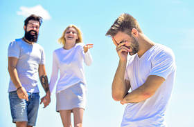 奚落他的人际关系谈话三角恋爱社会问题背叛和离婚家庭