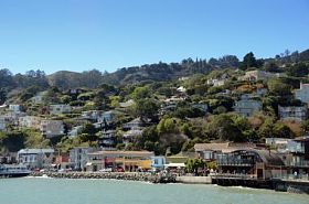 从索萨利托，加利福尼亚州的海滨风光