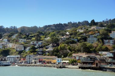 从索萨利托，加利福尼亚州的海滨风光