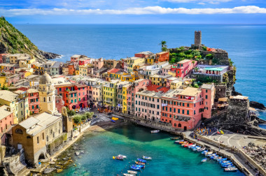 海洋和港口在多彩村 vernazza，ci 景區(qū)視圖