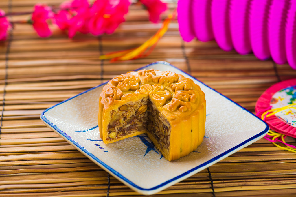 中国的月饼年年秋天的节日食品。中国一词