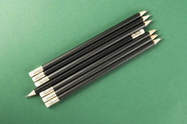 在一行中的鉛筆照片