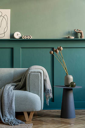 舒适时尚沙发的现代绿色室内设计