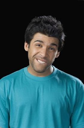 男人做一个搞笑的表情