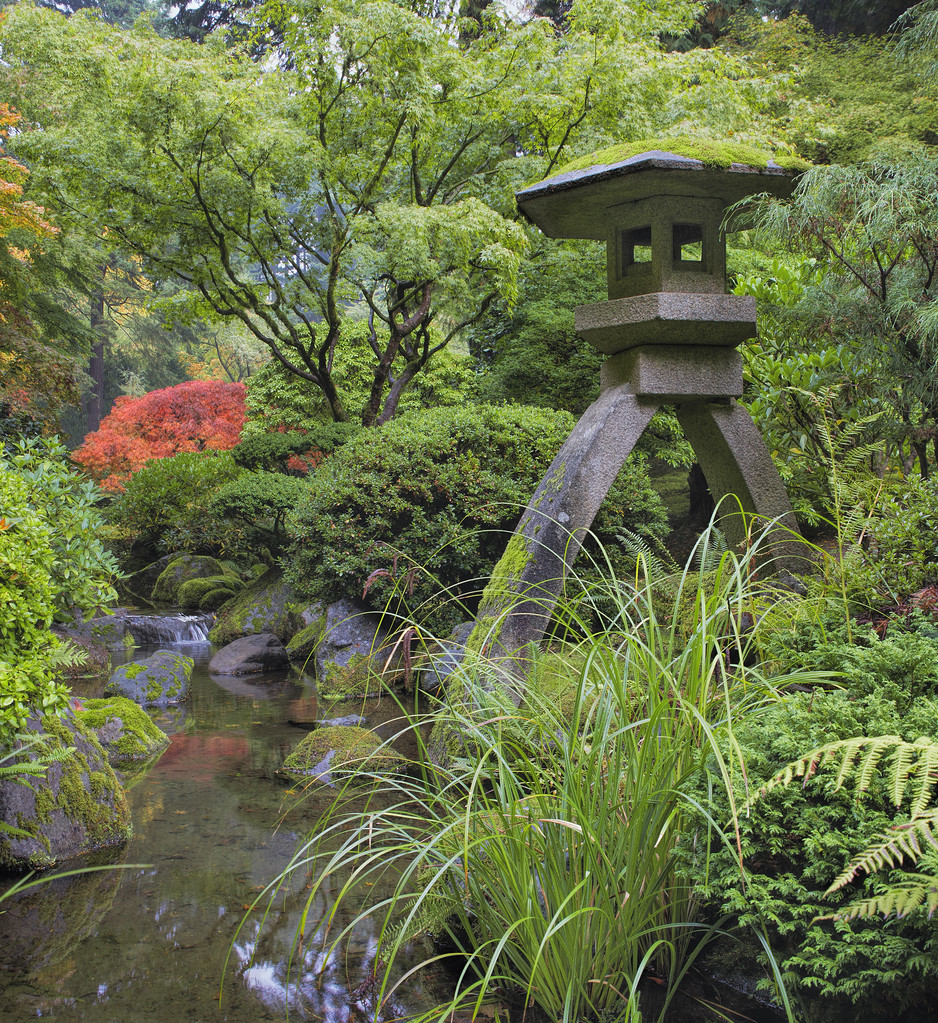 日本石灯笼由水