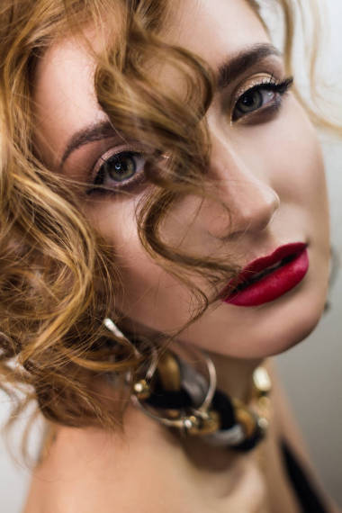 紅唇肖像畫照片