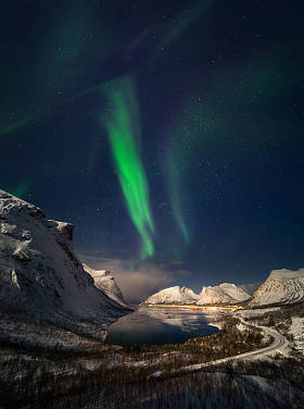 Bergsbotn峡湾极光