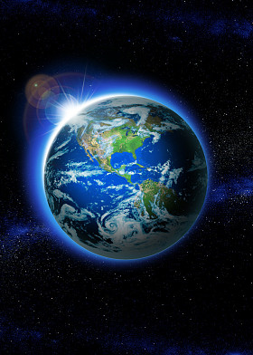 行星地球与日出的空间。这幅图像由美国国家航空航天局提供的世界元素冉冉升起的太阳