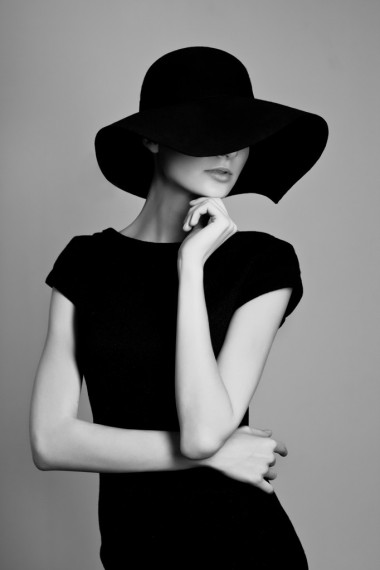 黑色和白色的優(yōu)雅女人的畫像