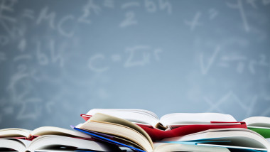 公式的背景下打開課本