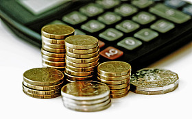 财政增长和储蓄图片