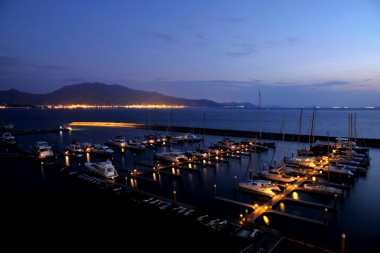 深圳市广东大鹏半岛在南奥塞梯镇 yangmeikeng 夜骑波游艇俱乐部游艇组