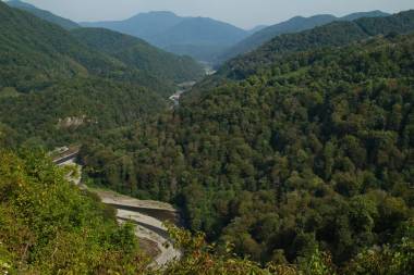 俄羅斯索契附近高加索山脈的景
