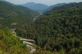 俄罗斯索契附近高加索山脉的景