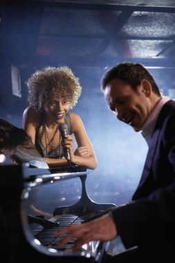 爵士歌手和鋼琴家