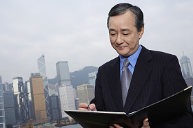 商人与文件图片