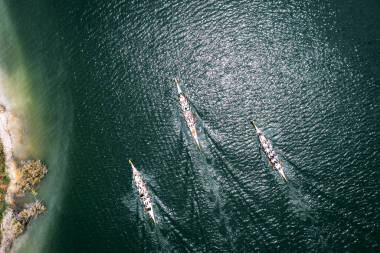 龙舟竞赛头顶射击