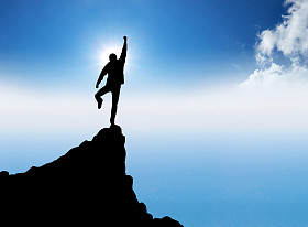 一个胜利者的剪影图片