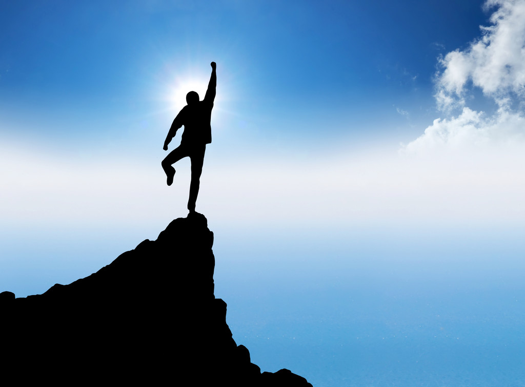 一个胜利者的剪影图片