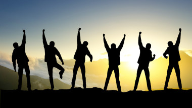 获奖团队在山顶上，图片