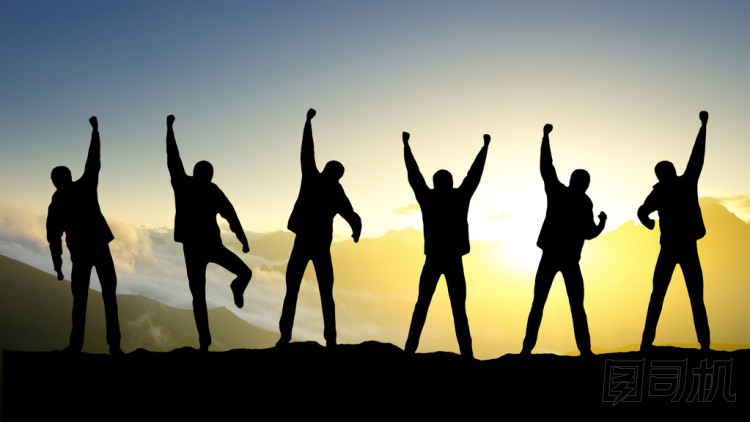 获奖团队在山顶上，图片