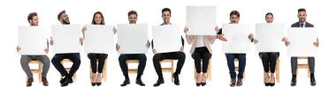 九名商人手持空广告