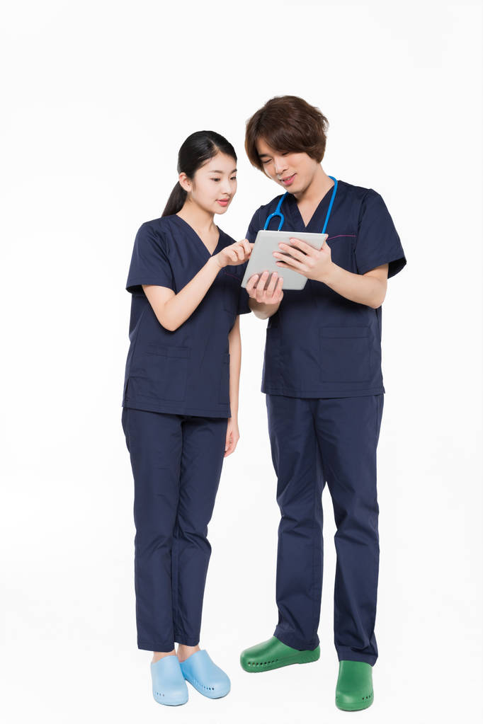  两名专业医学专家图片