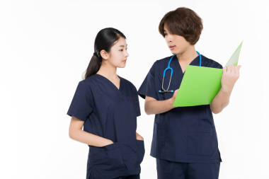  兩名專業(yè)醫(yī)學(xué)專家