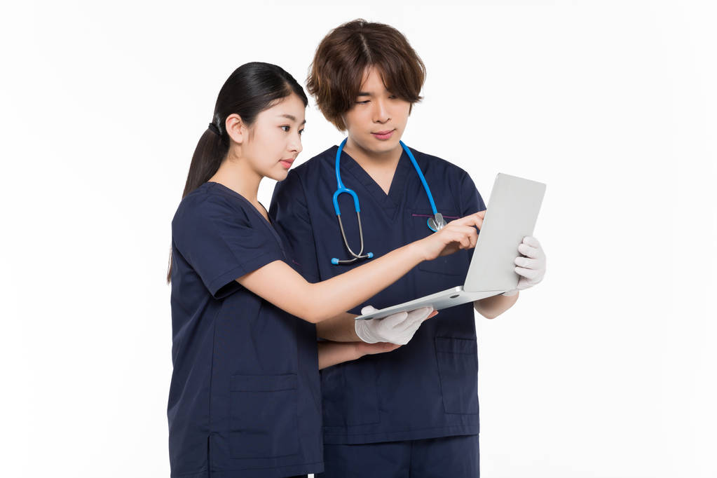  两名专业医学专家图片