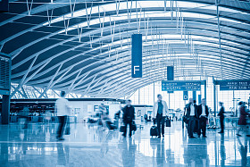 现代机场终端内景