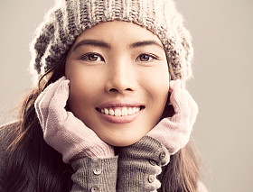 冬天的衣服的女人