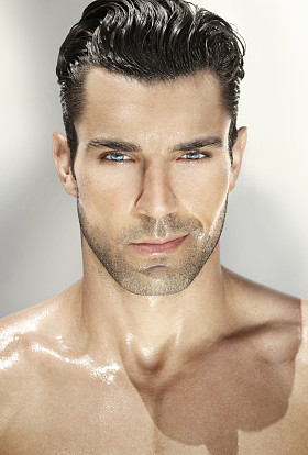 帅气的男人的肖像