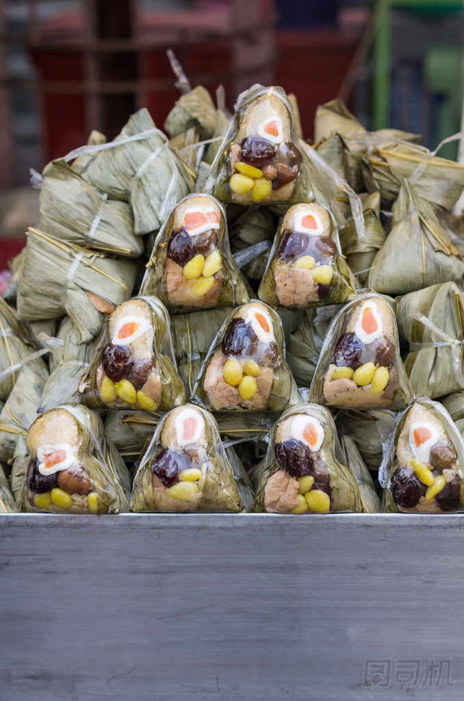 新鮮粽子或包粽子。中餐點心