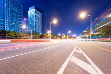 在中国广东省在黄昏街光径