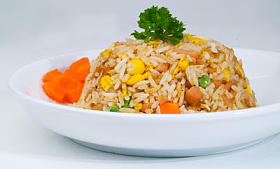 炒饭。一系列的九个亚洲食品菜肴