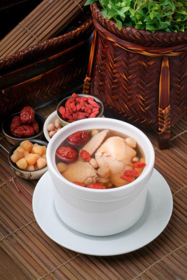 雞和中藥湯，中餐樣式