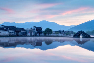 安徽省紅村鎮(zhèn)，世界文化遺產(chǎn)，清早風(fēng)景秀麗的古村