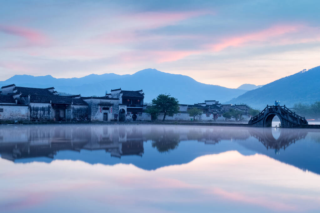 安徽省红村镇，世界文化遗产，清早风景秀丽的古村