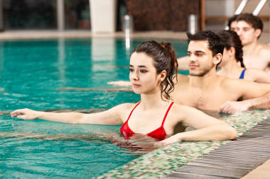 在游泳池進行有選擇的青少年團體訓(xùn)練重點