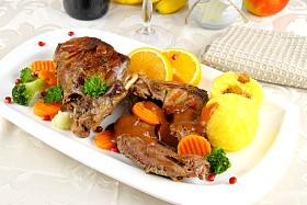 土豆和蔬菜炖的兔肉图片