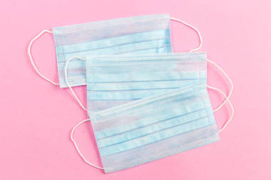 一次性外科口罩的特写镜头图片